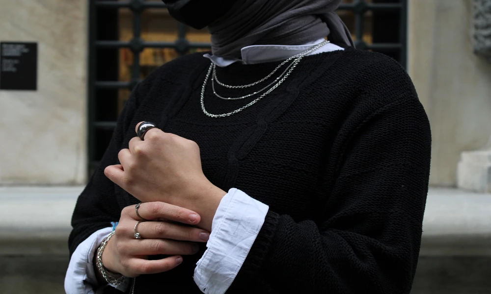 How to Wear Rings, Chains and Bracelets Without Overdoing It